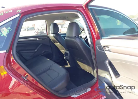 2017 Volkswagen Passat 1.8T R-Line из США, поврежденный, VIN 1VWDT7A32HC060721